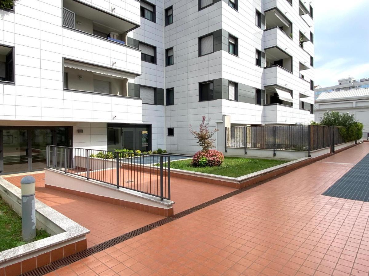 Appartamento Sulla Metro 3 Gialla Maciachini Mailand Exterior foto